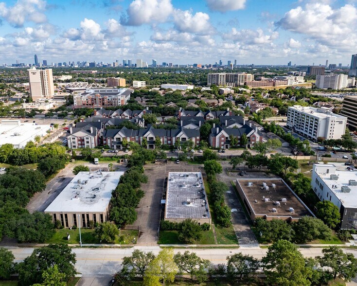 1325 La Concha Ln, Houston, TX à vendre - Photo principale – Image 2 sur 11