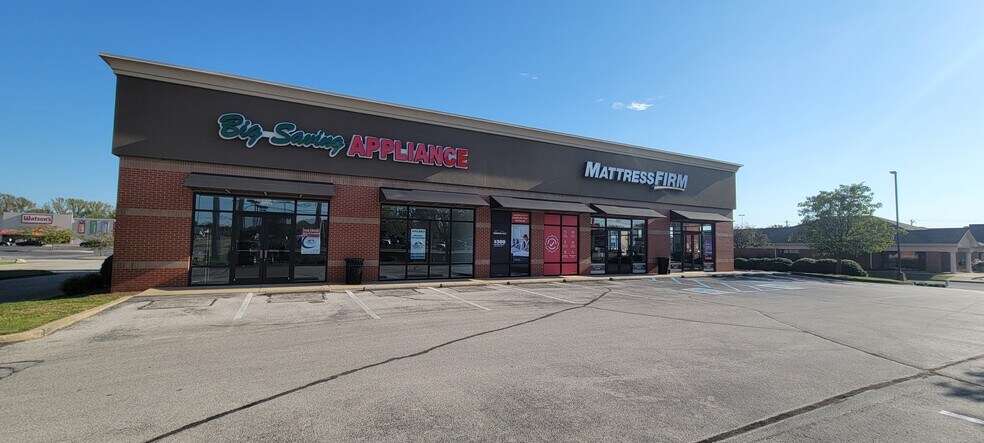 650 E Lewis and Clark Pky, Clarksville, IN à louer - Photo principale – Image 1 sur 9