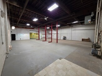 Plus de détails pour 10576-10593 106th St NW, Edmonton, AB - Local d'activités à louer
