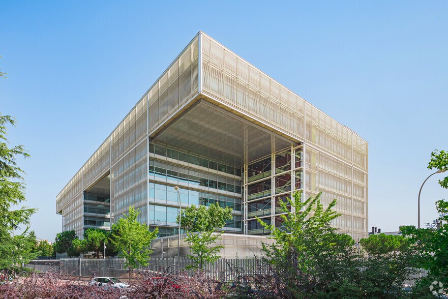 Calle de las Abelias, 1, Madrid, Madrid à louer - Photo de l’immeuble – Image 2 sur 6