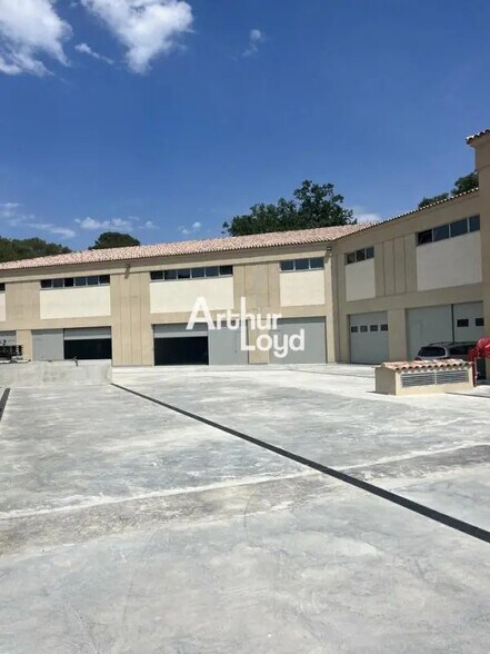 Local d’activités dans Valbonne à louer - Photo de l’immeuble – Image 1 sur 14