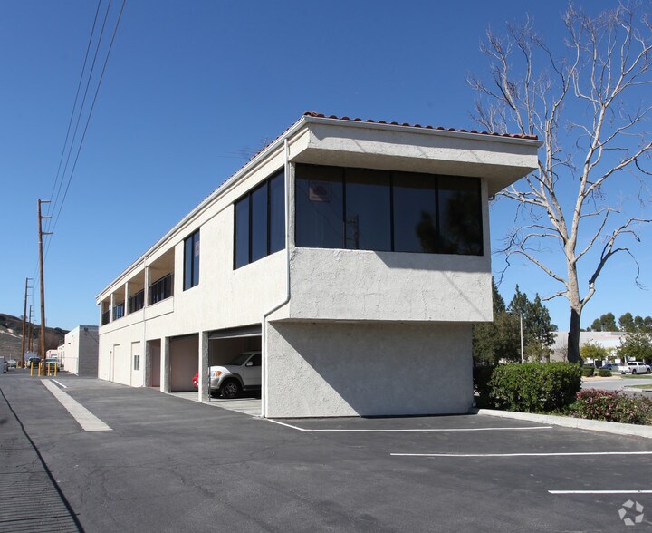 40 W Easy St, Simi Valley, CA à louer - Photo de l’immeuble – Image 3 sur 6