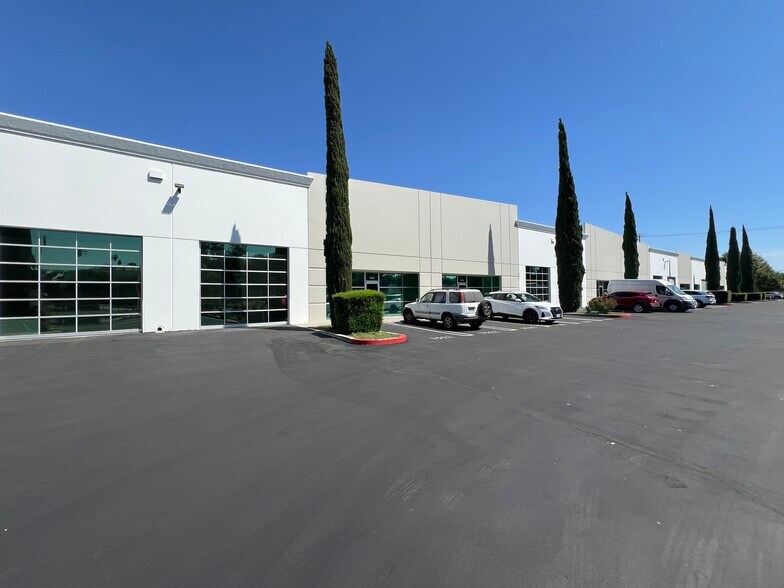 7500-7536 Tyrone Ave, Van Nuys, CA à vendre - Photo de l’immeuble – Image 3 sur 11