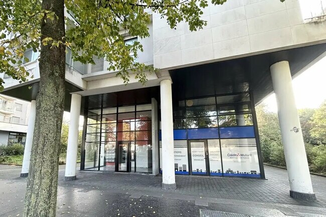 Plus de détails pour Local commercial à louer