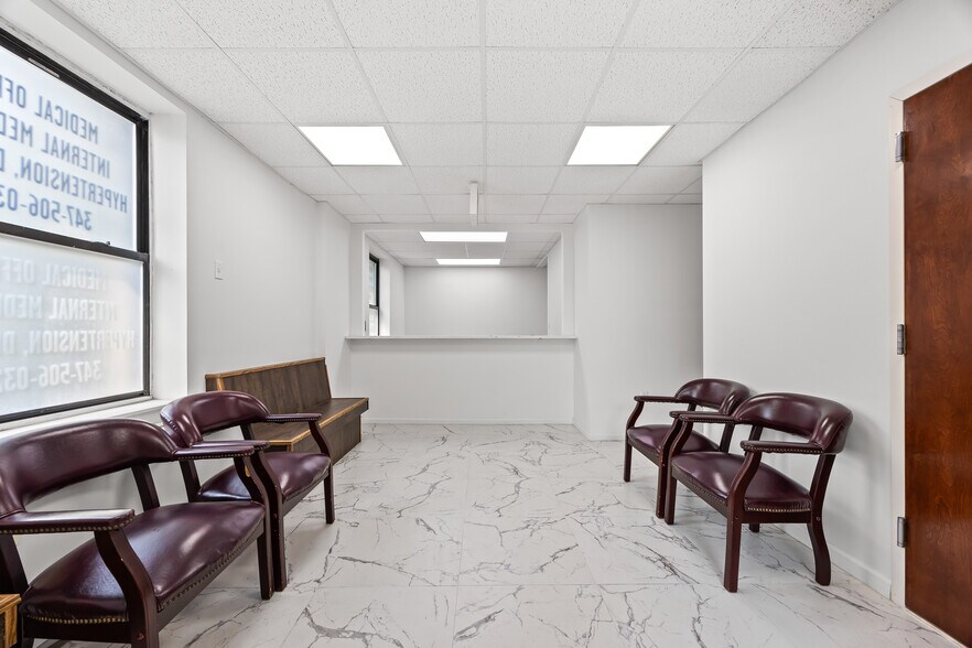 148-09 Northern Blvd, Flushing, NY à louer - Photo de l’immeuble – Image 3 sur 22
