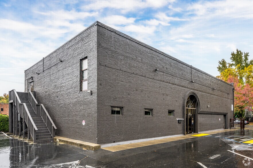 2020 I St, Sacramento, CA à louer - Photo de l’immeuble – Image 3 sur 13