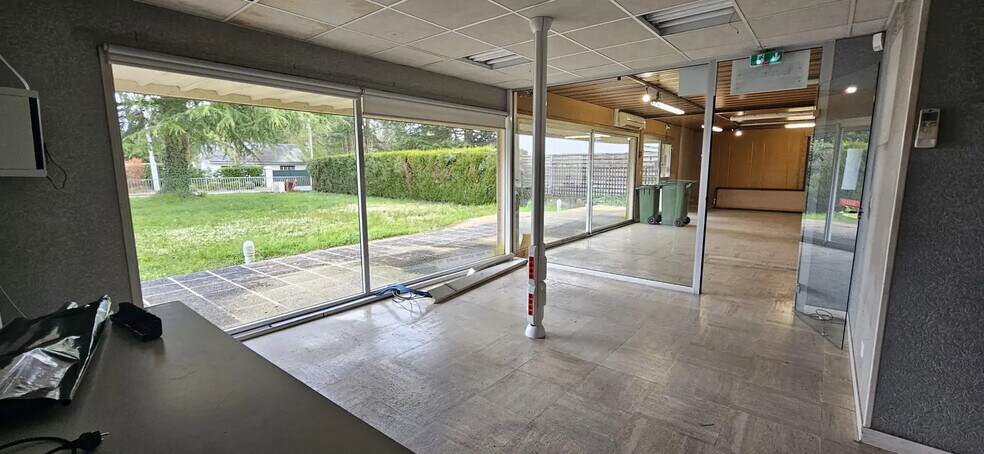 Local d’activités dans Olivet à louer - Photo de l’immeuble – Image 3 sur 8