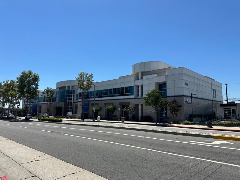 388 E Valley Blvd, Alhambra, CA à louer - Photo de l’immeuble – Image 3 sur 10