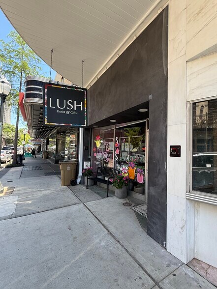 221 Dauphin St, Mobile, AL à louer - Photo de l’immeuble – Image 2 sur 5