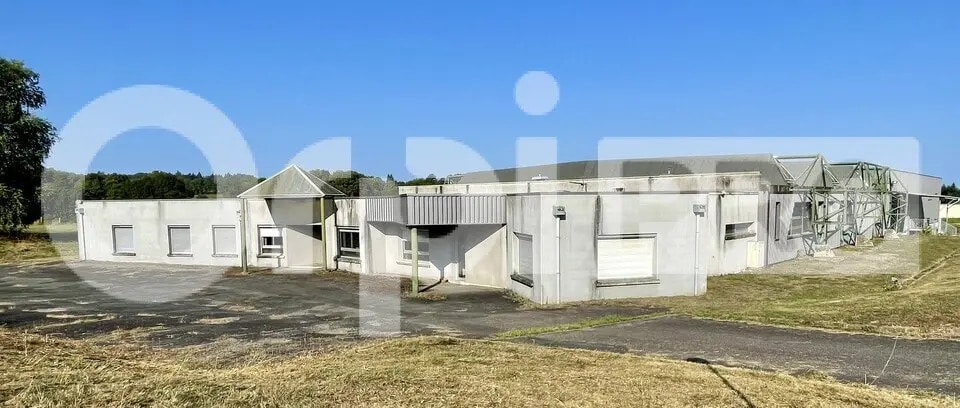 Local d'activités dans Saint-Junien à vendre - Photo de l’immeuble – Image 1 sur 12