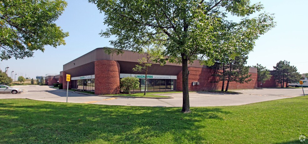 1915 Clements Rd, Pickering, ON à louer - Photo de l’immeuble – Image 3 sur 4