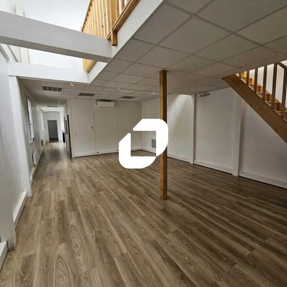 Bureau dans Saint-Denis à louer - Photo de l’immeuble – Image 1 sur 14