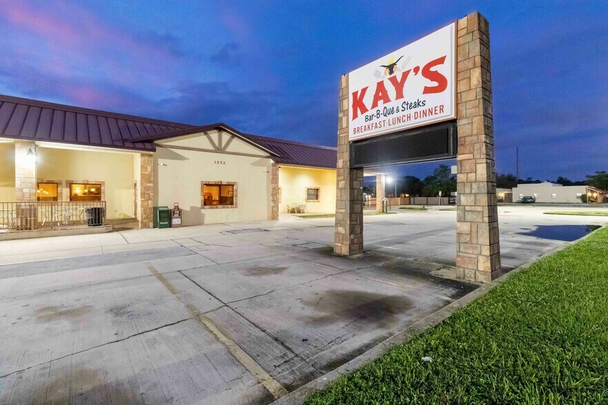 1552 W King St, Cocoa, FL à vendre - Photo de l’immeuble – Image 2 sur 14