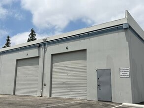 21110-21129 Osborne St, Canoga Park, CA à louer Photo intérieure– Image 2 sur 2