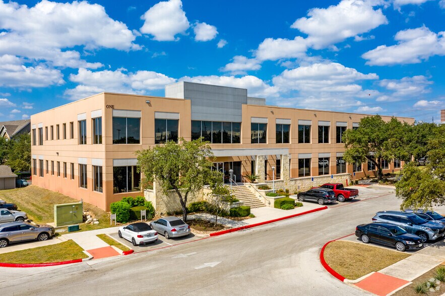 300 E Sonterra Blvd, San Antonio, TX à louer - Photo principale – Image 2 sur 13