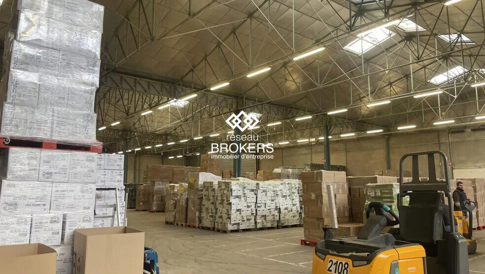 Industriel/Logistique dans Nîmes à louer - Photo de l’immeuble – Image 2 sur 3