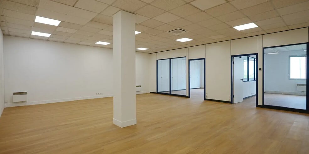 Bureau dans Saint-Ouen-sur-Seine à louer - Photo de l’immeuble – Image 1 sur 16