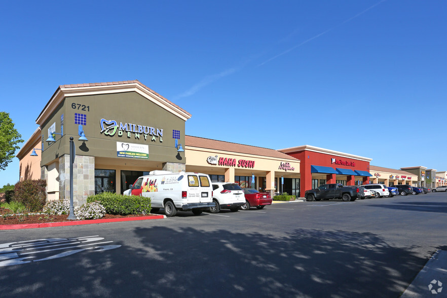 6701-6797 N Milburn Ave, Fresno, CA à louer - Photo de l’immeuble – Image 2 sur 4