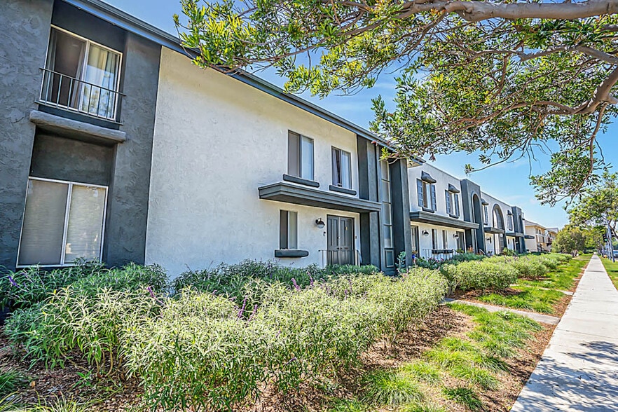 2830 235th St, Torrance, CA à vendre - Photo de l’immeuble – Image 2 sur 15