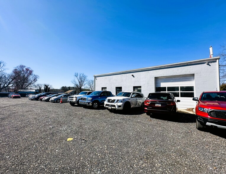 7056 Aviation Blvd, Glen Burnie, MD à louer - Photo de l’immeuble – Image 2 sur 9