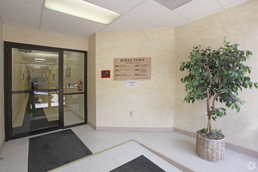 239 Main St, Johnstown, PA à vendre - Hall d’entrée – Image 2 sur 3
