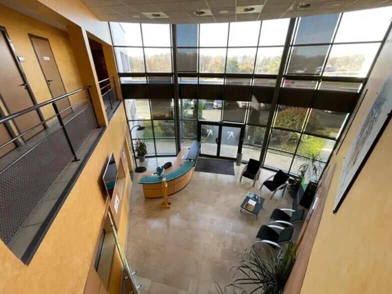 Bureau dans Écuisses à vendre - Hall d’entrée – Image 2 sur 10