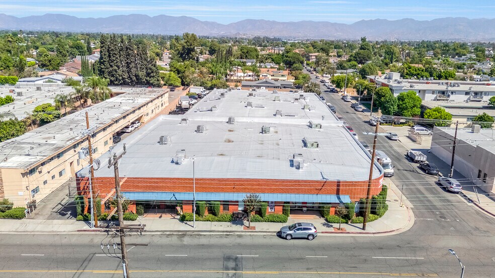 13333-13345 Saticoy St, North Hollywood, CA à vendre - Photo de l’immeuble – Image 3 sur 19
