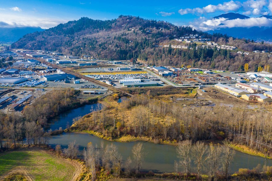 8300 Aitken Rd, Chilliwack, BC à vendre - Aérien – Image 3 sur 7