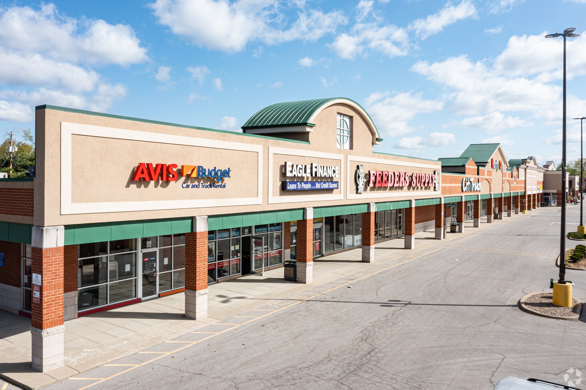215-305 E Lewis & Clark Pky, Clarksville, IN à louer Photo principale– Image 1 sur 17