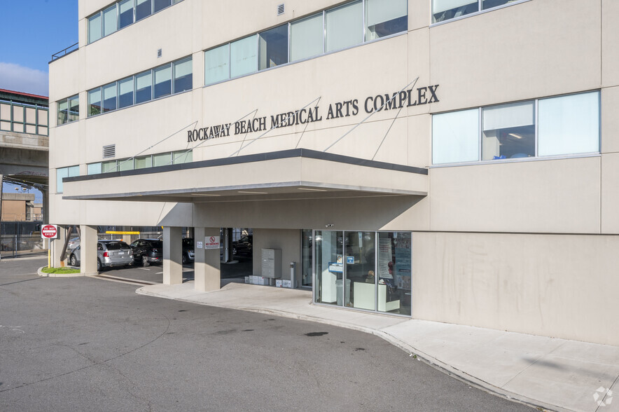 10520 Rockaway Beach Blvd, Rockaway Park, NY à louer - Photo de l’immeuble – Image 2 sur 22