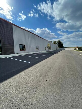 Plus de détails pour 331 Aviation Way, Frederick, MD - Local d'activités à louer