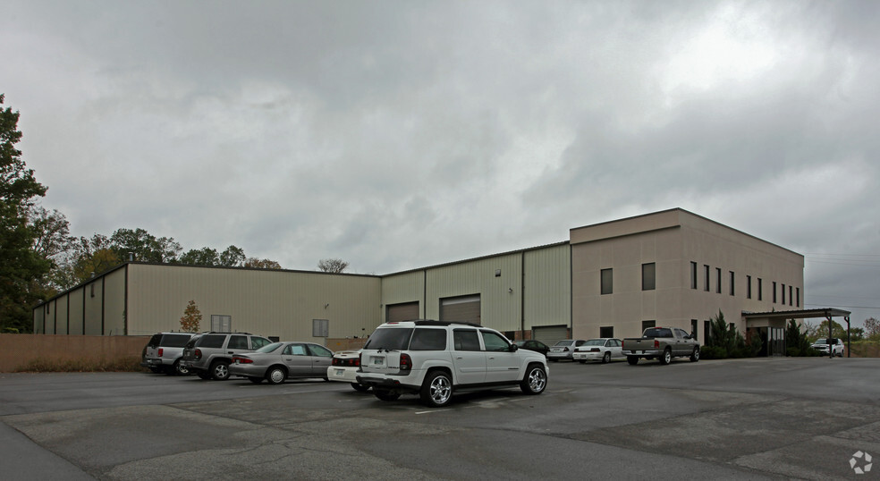 1531 J P Hennessy Dr, La Vergne, TN à louer - Photo de l’immeuble – Image 2 sur 2