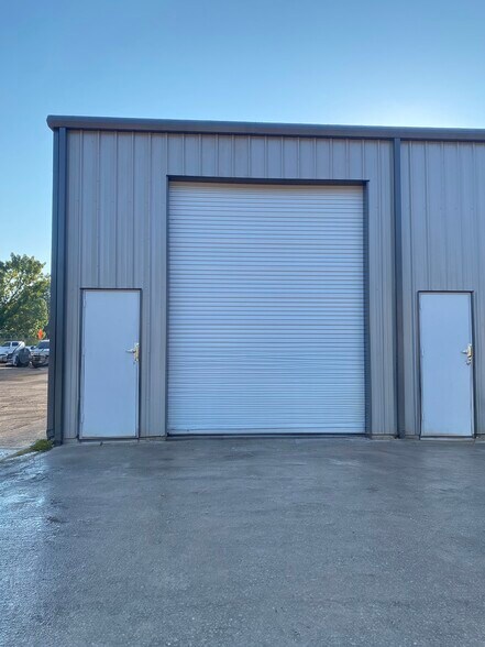200 Porter Rd, Conroe, TX à louer - Photo de l’immeuble – Image 2 sur 10