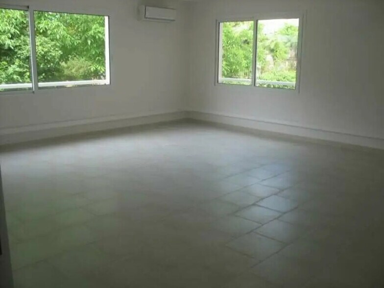 Bureau dans Mouans-Sartoux à louer - Photo de l’immeuble – Image 1 sur 1