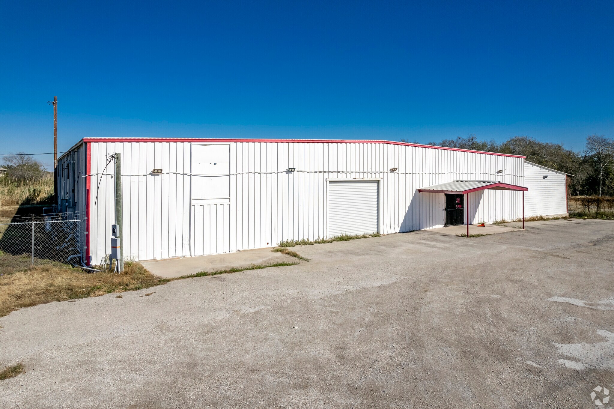 1457 S Highway 181, Karnes City, TX à vendre Photo de l’immeuble– Image 1 sur 7