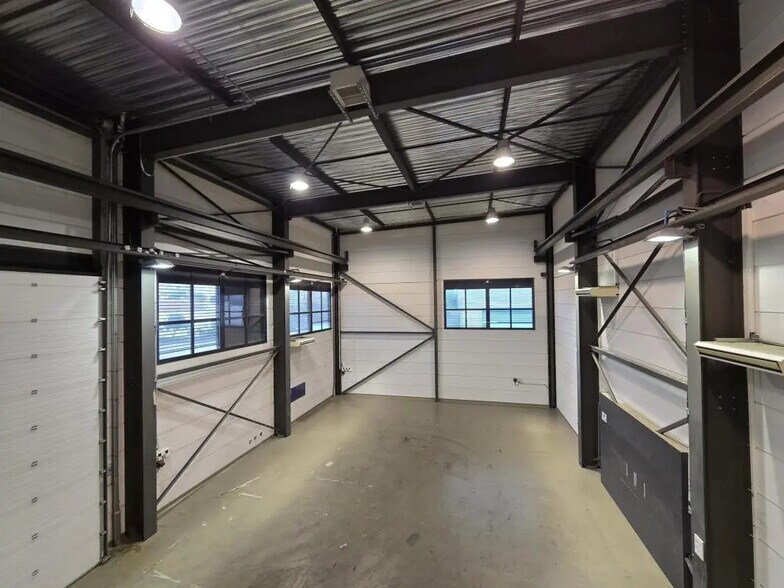 Local d’activités dans Nîmes à louer - Photo intérieure – Image 3 sur 23