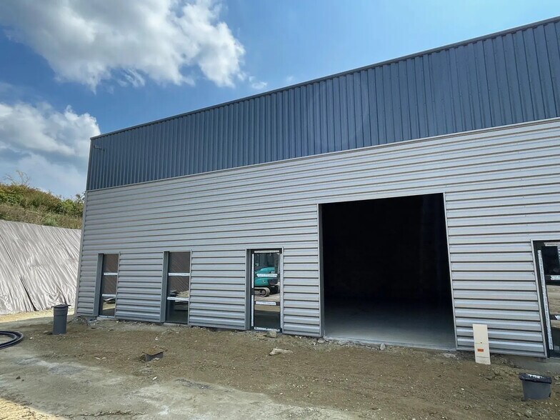 Local d'activités dans Bassens à vendre - Photo de l’immeuble – Image 3 sur 7