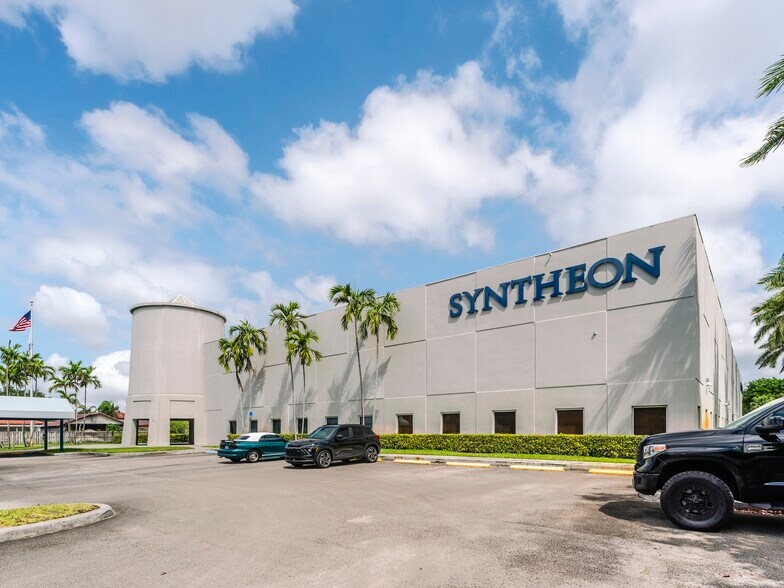 13755 SW 119th Ave, Miami, FL à vendre - Photo de l’immeuble – Image 2 sur 7