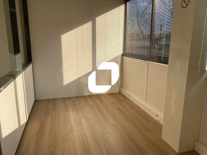 Bureau dans Gradignan à louer - Photo de l’immeuble – Image 3 sur 12