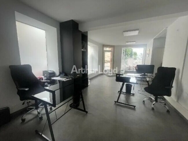 Plus de détails pour Local commercial à louer