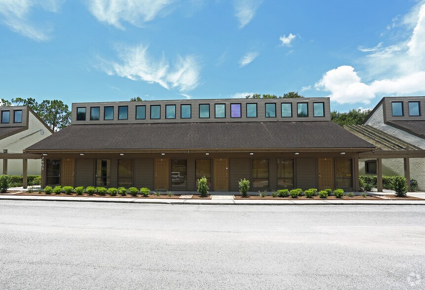 7403 Temple Terrace Hwy, Temple Terrace, FL à louer - Photo de l’immeuble – Image 3 sur 10