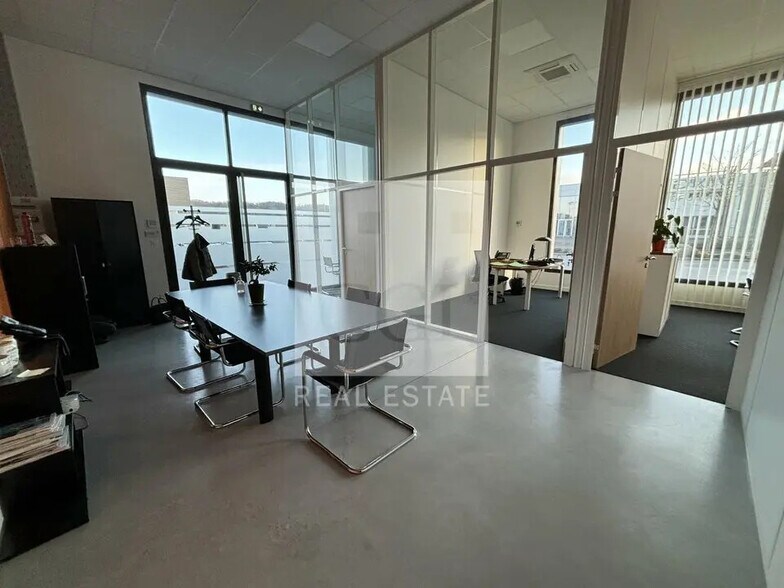 Bureau dans Beynost à louer - Photo de l’immeuble – Image 3 sur 12