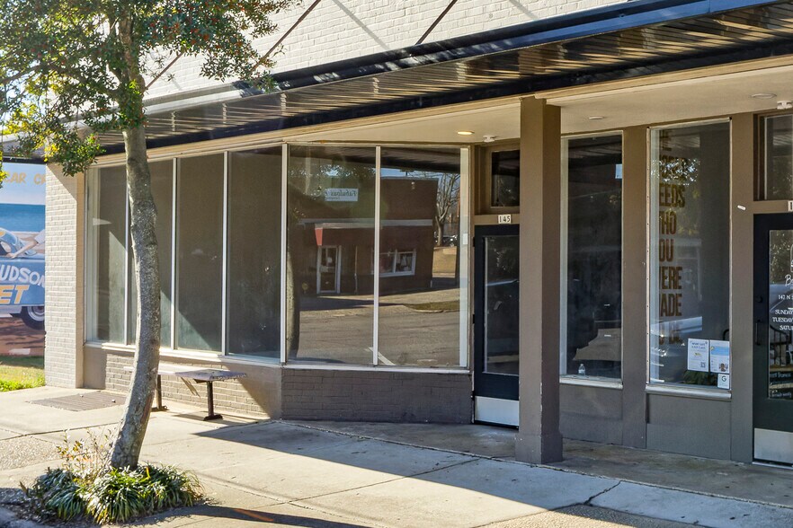 145-147 N Steele St, Sanford, NC à louer - Photo de l’immeuble – Image 2 sur 29