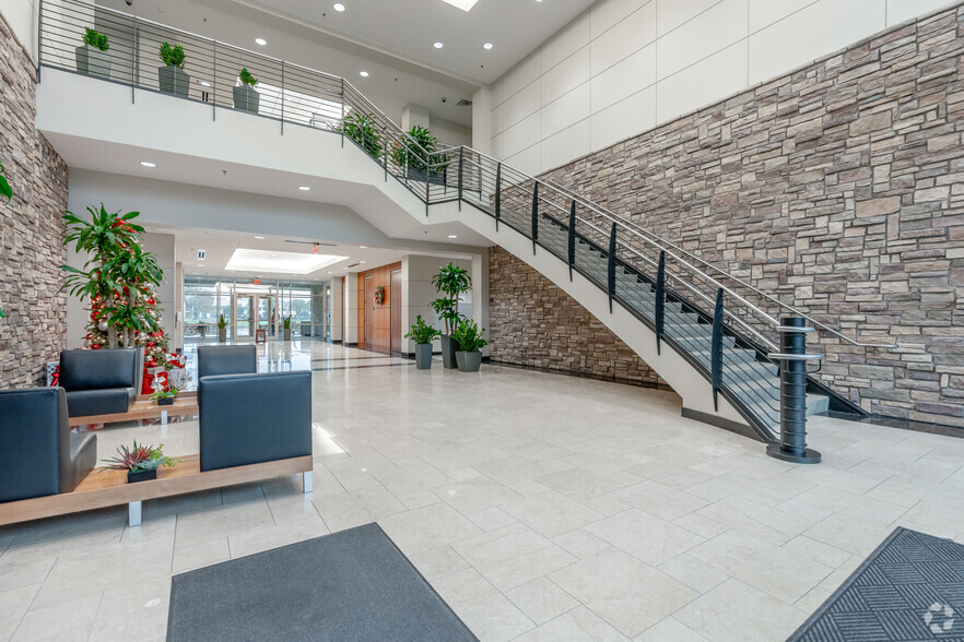 2850 Lake Vista Dr, Lewisville, TX à louer - Photo intérieure – Image 2 sur 21