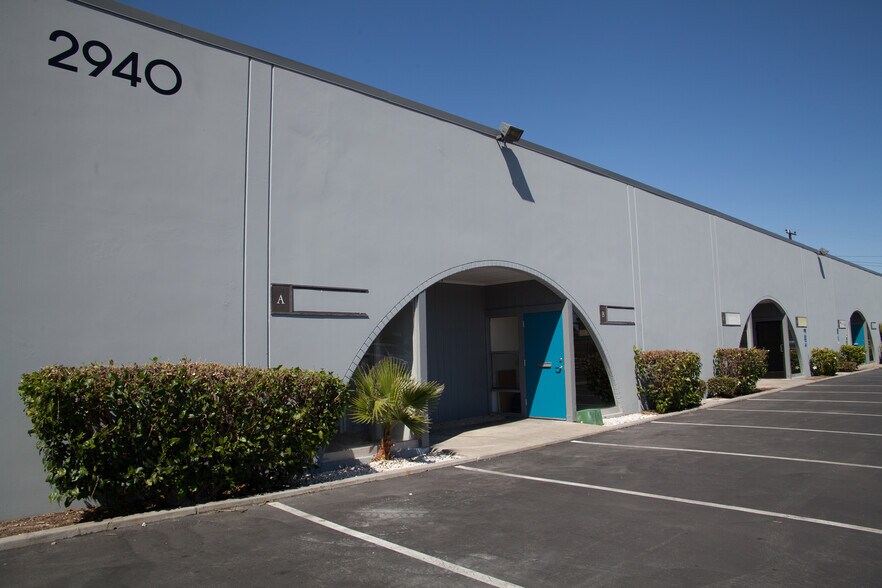 2931 Grace Ln, Costa Mesa, CA à louer - Photo de l’immeuble – Image 1 sur 2