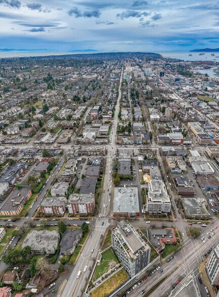 245-265 12th Av E, Vancouver, BC à vendre - Photo de l’immeuble – Image 2 sur 5