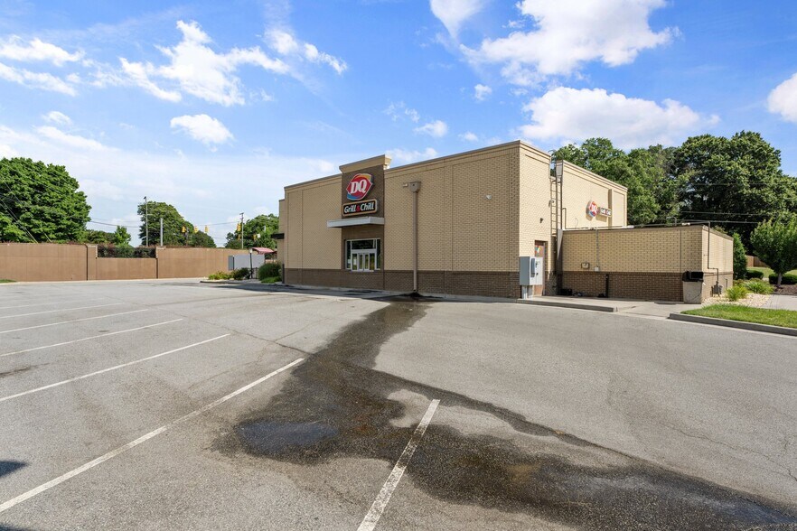 1458 Jag Branch Blvd, Kernersville, NC à vendre - Photo de l’immeuble – Image 2 sur 3