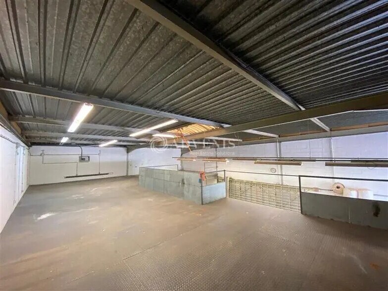 Local d’activités dans Bobigny à louer - Photo de l’immeuble – Image 3 sur 5