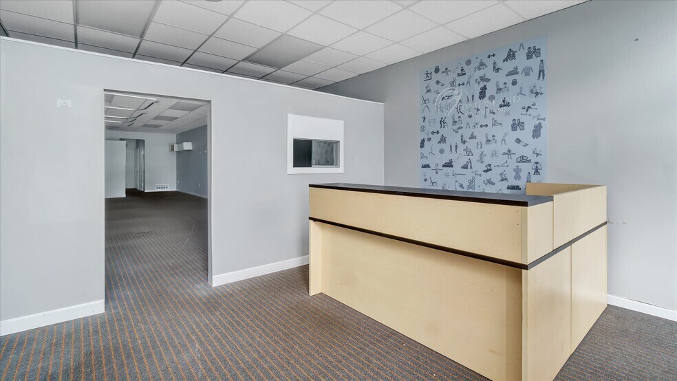 221-229 Walt Whitman Rd, Huntington Station, NY à louer - Photo de l’immeuble – Image 2 sur 4