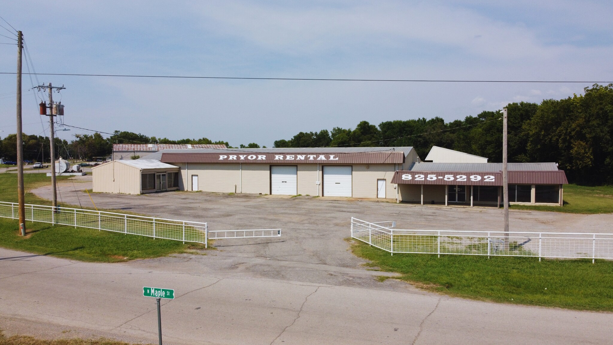 427 Maple st, Pryor, OK à louer Photo principale– Image 1 sur 12